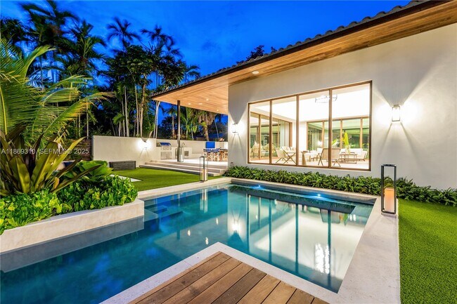 Photo - 864 NE 84th St