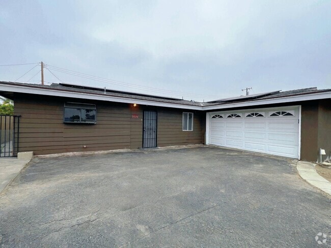 Building Photo - 9228 Oleander Ave Rental