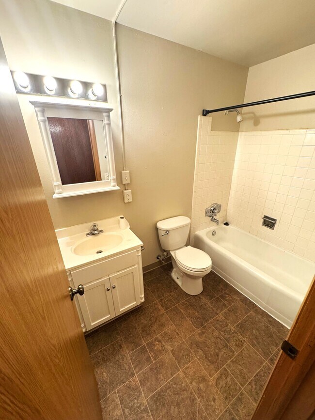 Photo - 2105 Lake Point Dr