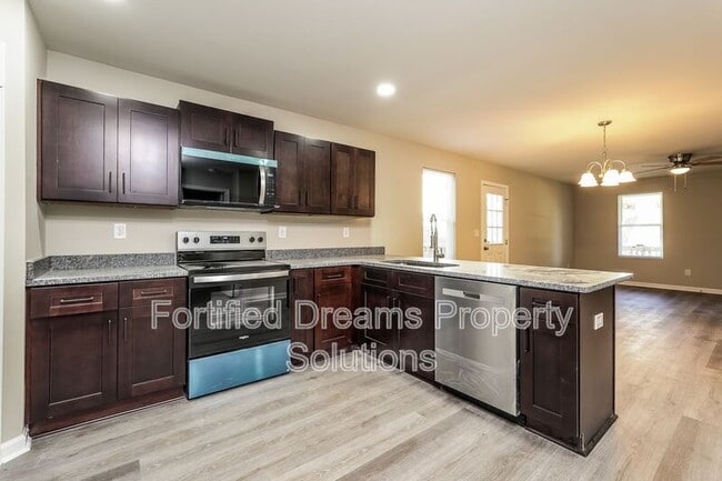 Photo - 1836 4th St E