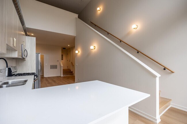 6340 W Belmont Ave Unit 102