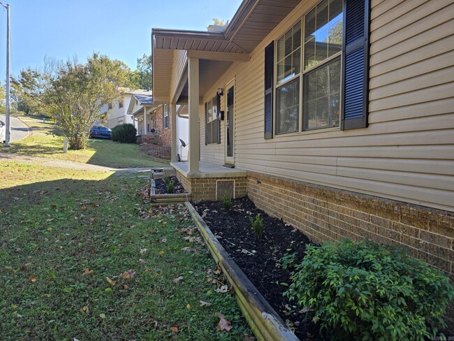 Photo - 216 Windhill Dr