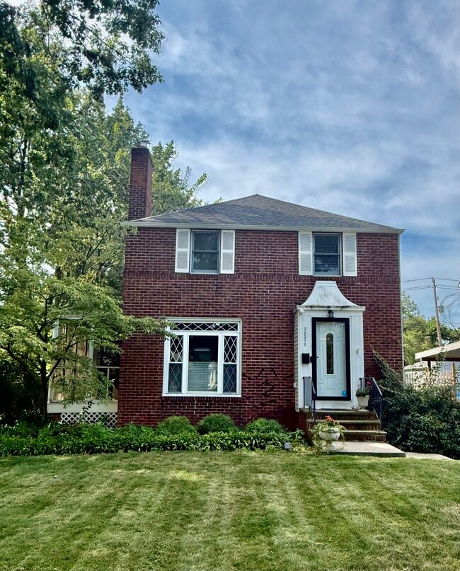 Building Photo - 20271 Parkview Ave Rental