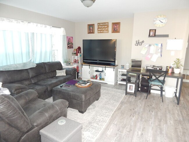 Photo - 180 Economy St