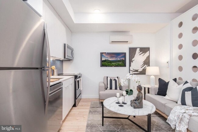 Photo - 1131-39 N Front St Unit 301