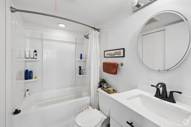 2BR, 2BA - 1,285SF - Primary Bathroom