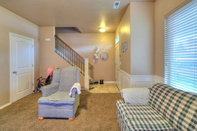 Photo - 3 bedroom 2.5 bath townhome in Orem