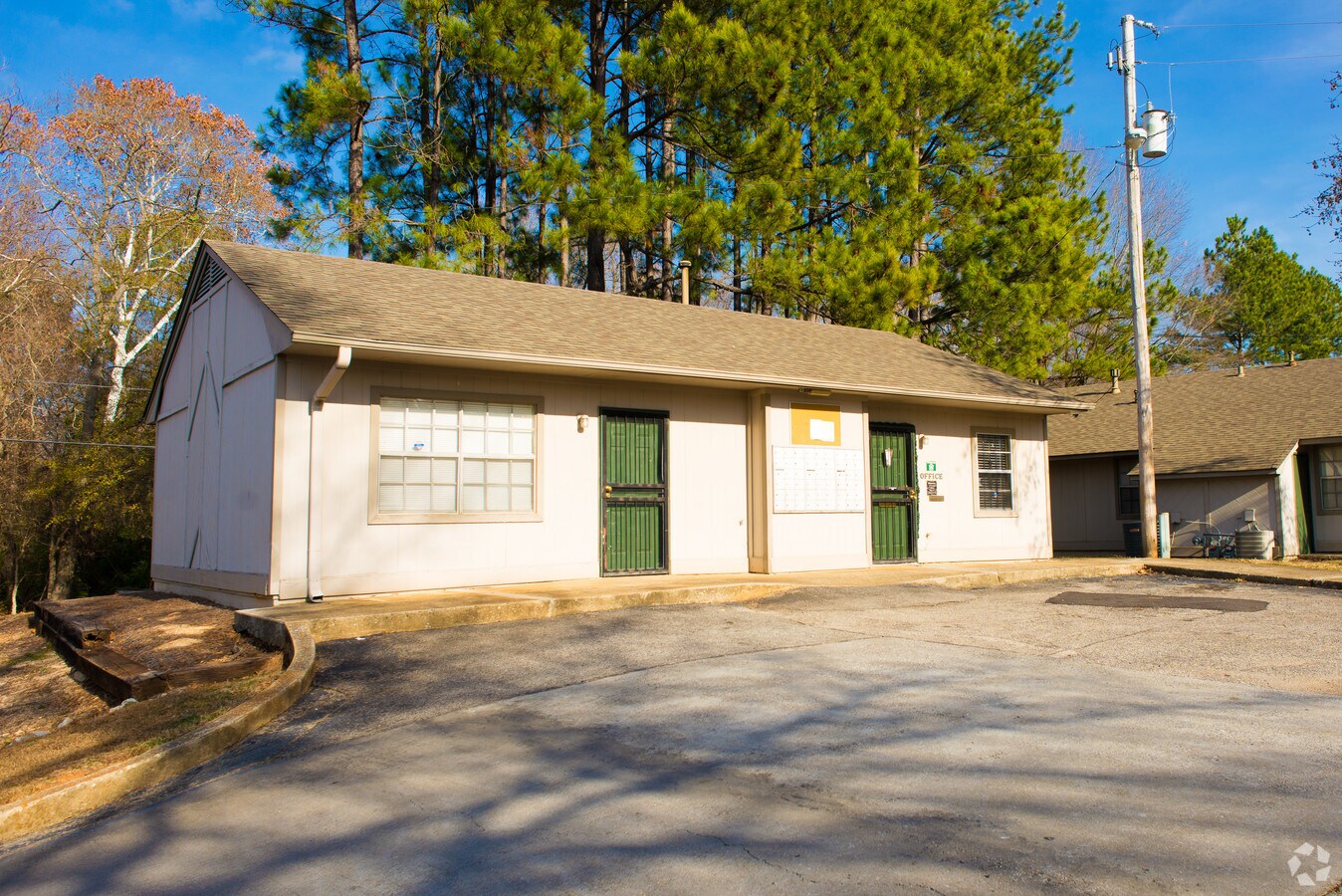 Photo - Peppertree Apartments