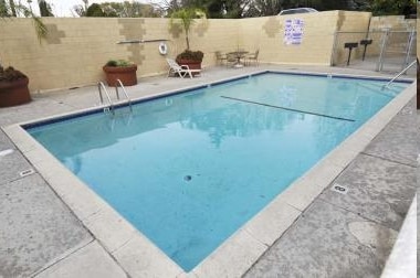 Pool - El Conquistador Apartments
