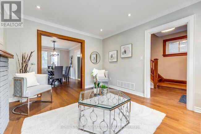 Photo - 118 Blantyre Ave