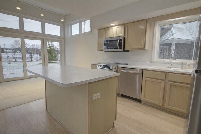 Photo - 245 Roseland Ln