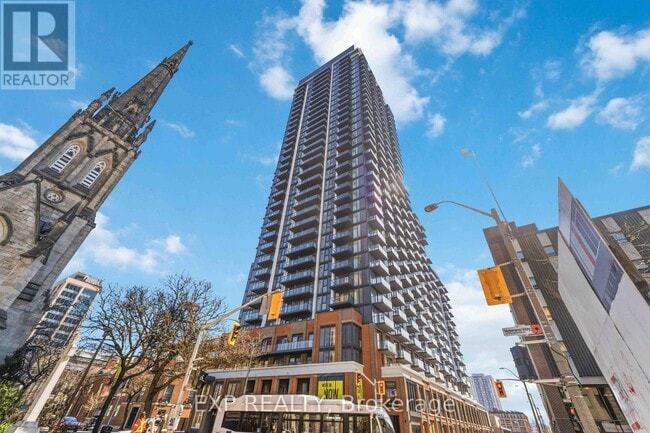 Photo - 75 James St S Unit 1025