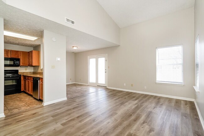 Photo - 4471 Connaught Dr E