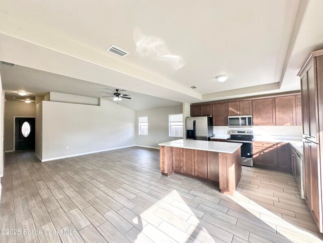 Photo - 449 Alison St