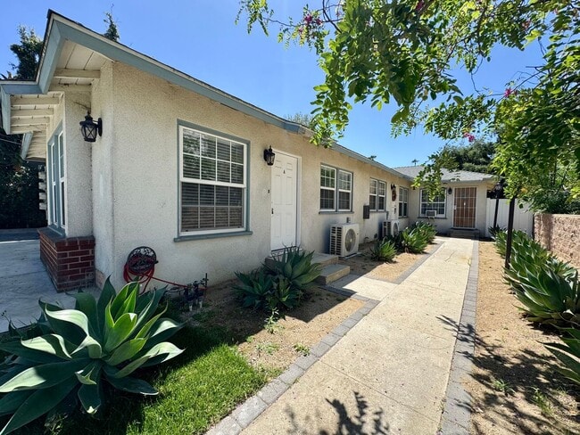 Building Photo - Large front Unit 810 E. Chestnut St A ACTIVE