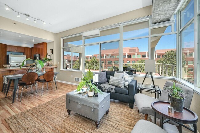 Photo - Bright 2 bedroom with open floor plan and spacious terrace! Unidad 601