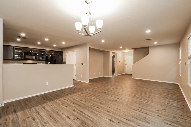 Photo - 923 S Pheasant Dr