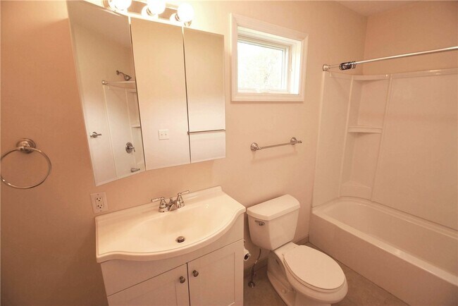 Photo - 140 Bundy Rd