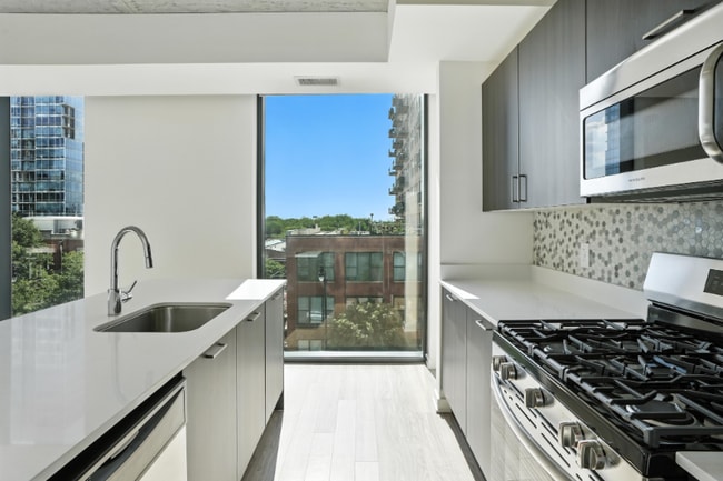 Photo - 1313 S Wabash Ave