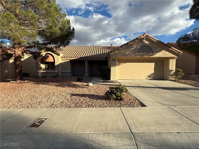 Building Photo - 2544 Showcase Dr