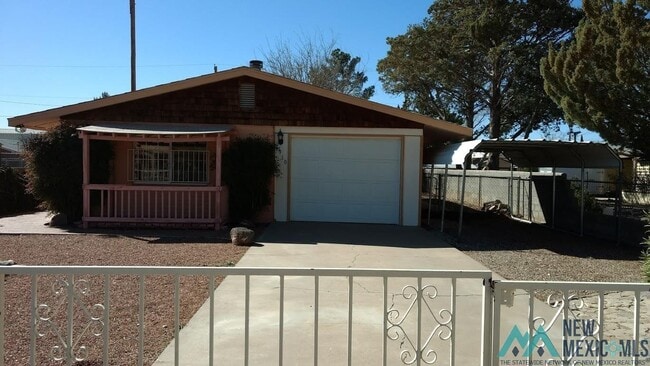 Building Photo - 1910 S Platinum Ave