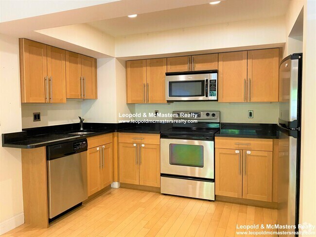 Building Photo - 1601 Beacon St Unit 411 Rental