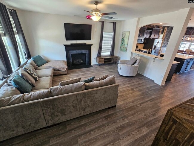 Photo - 819 Queenshire Ln