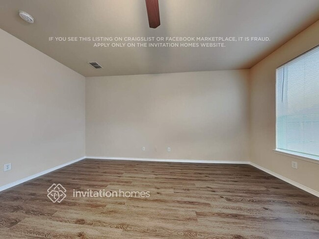 Photo - 340 NW Summercrest Blvd