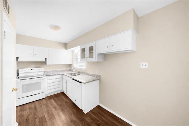 Photo - 402 Vernet St