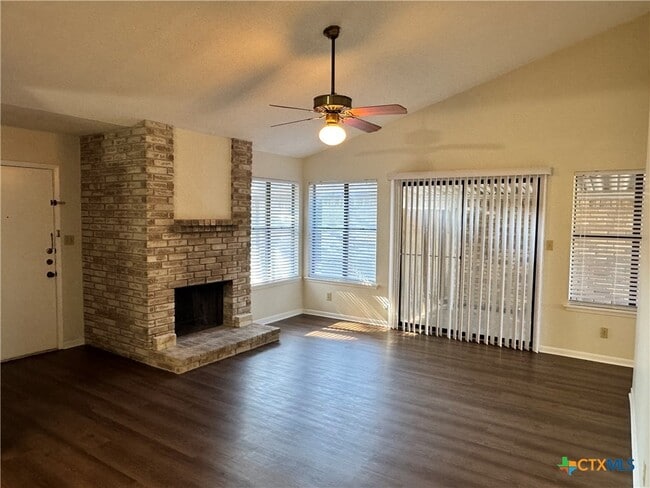 Photo - 118 Rattan Dr