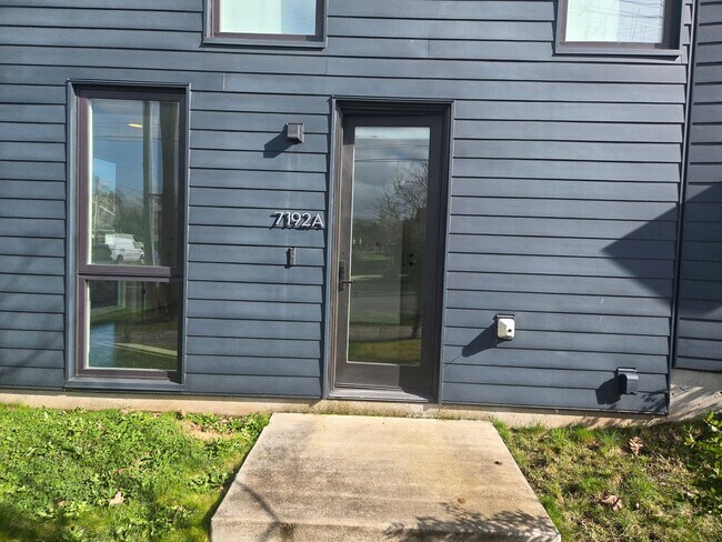 Photo - N Vancouver (3215) Unit ADU