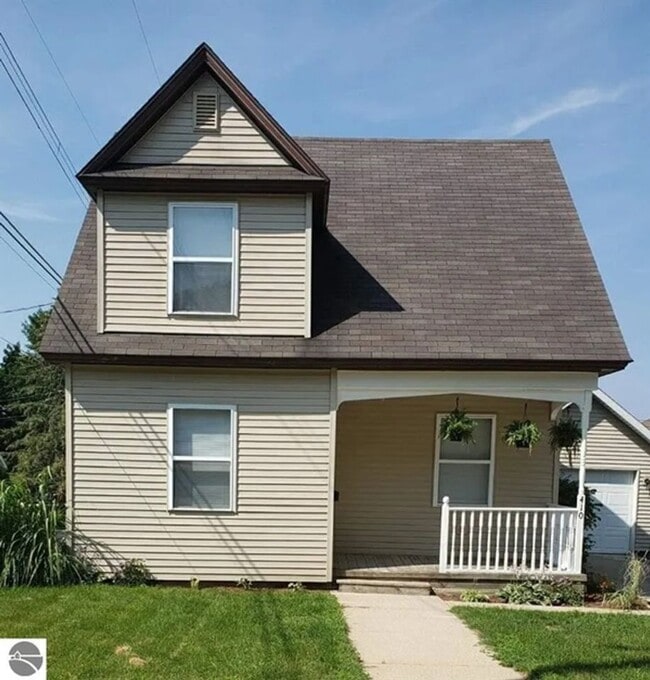 Charming Home in Cadillac Available May 2024 - Charming Home in Cadillac Available May 2024
