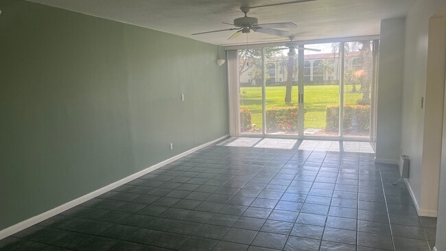 Building Photo - 1086 Forest Lakes Dr Unit 102