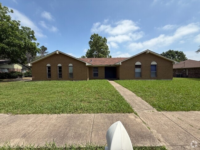 Building Photo - 508 Dogwood Trail Rental
