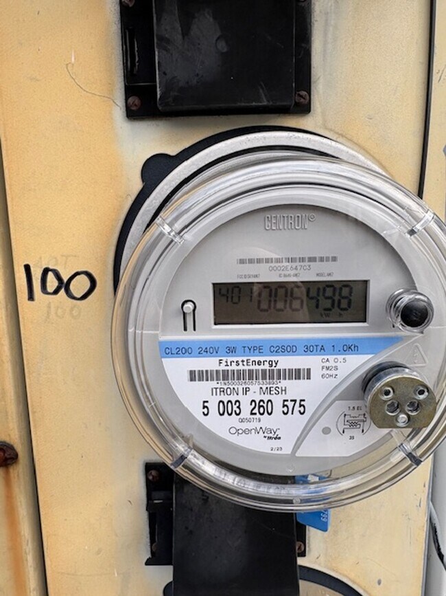 Building Photo - Move-In Ready | Two-Bedroom Apartment in Lakewood Unit Apt 100