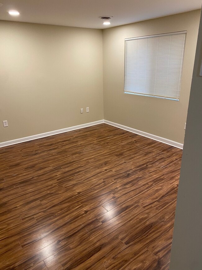 Livingroom2 - 231 Melrose Ct