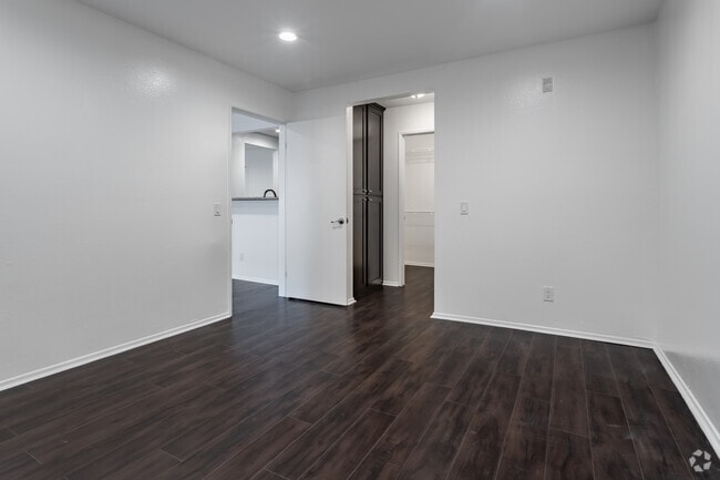 1BR, 1BA - 600 SF - #101