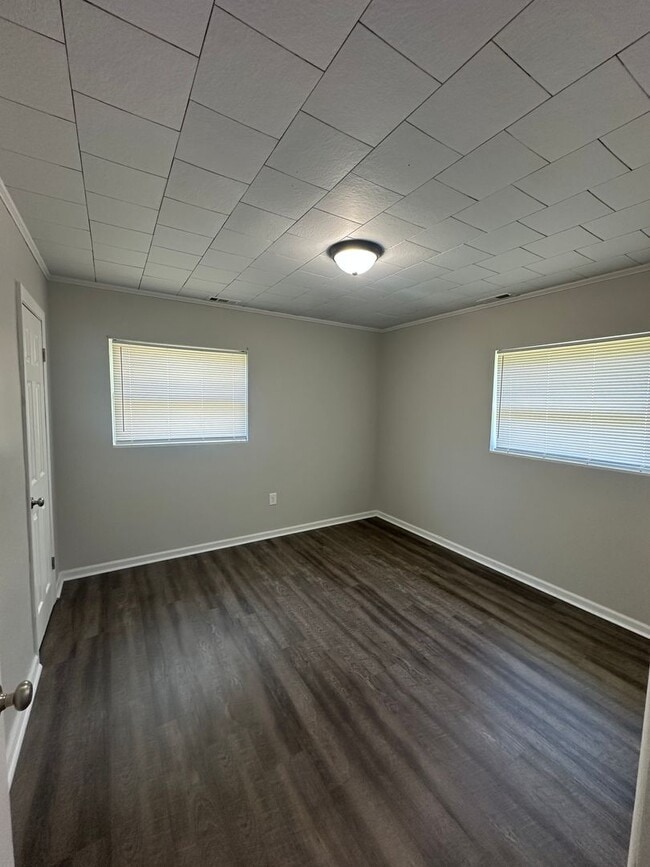 Photo - 820 Haywood Pl