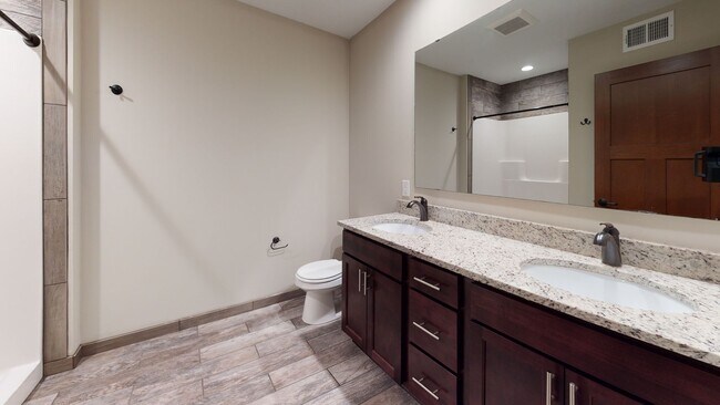 Photo - 915 7th St SE Unit 1