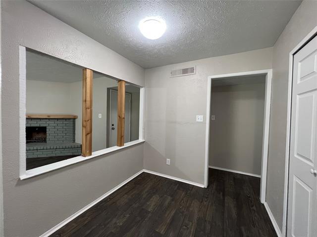 Photo - 5809 Deerfoot Trail