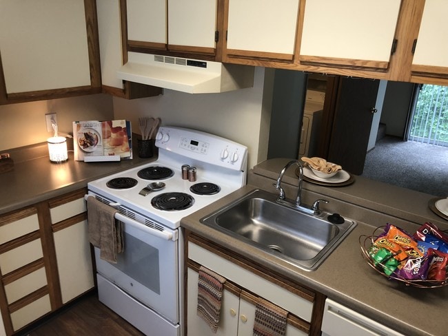 Oakwood Apartments & Townhomes