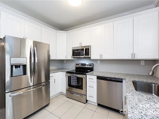 Photo - 1265 E Woodlawn Rd