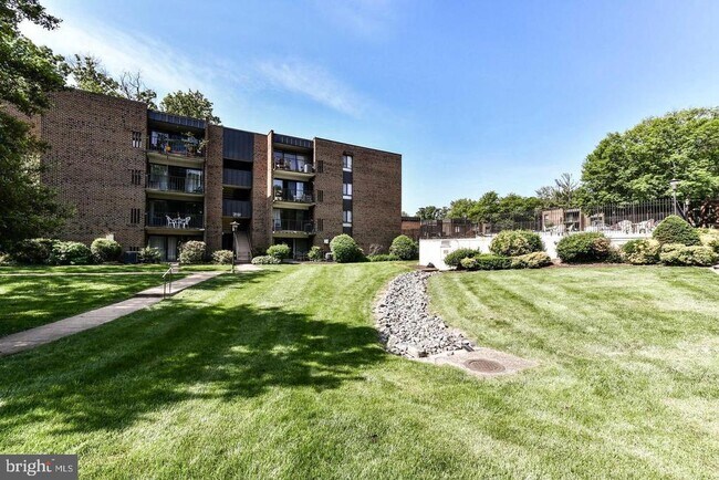 Photo - 7802 Dassett Ct Unidad 203