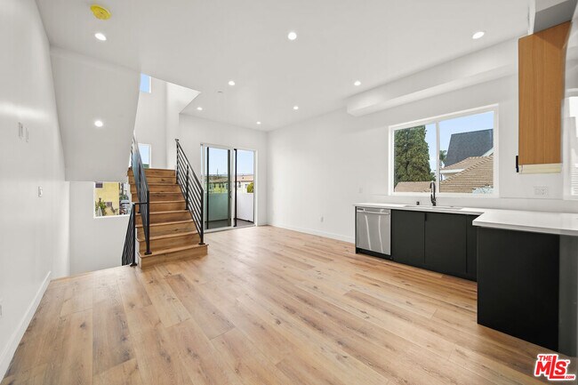 Photo - 1520 Magnolia Ave Unit 1