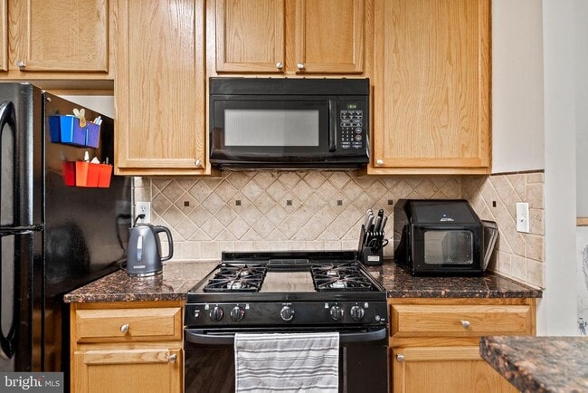 Building Photo - 8202 Catbird Cir Unit 101