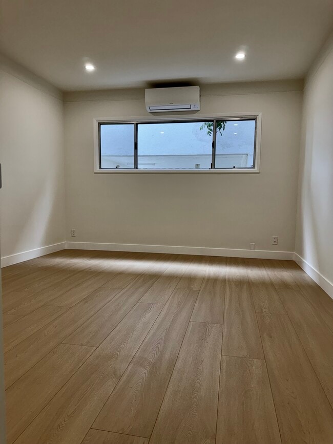 Photo 7 - 3563 Keystone Ave