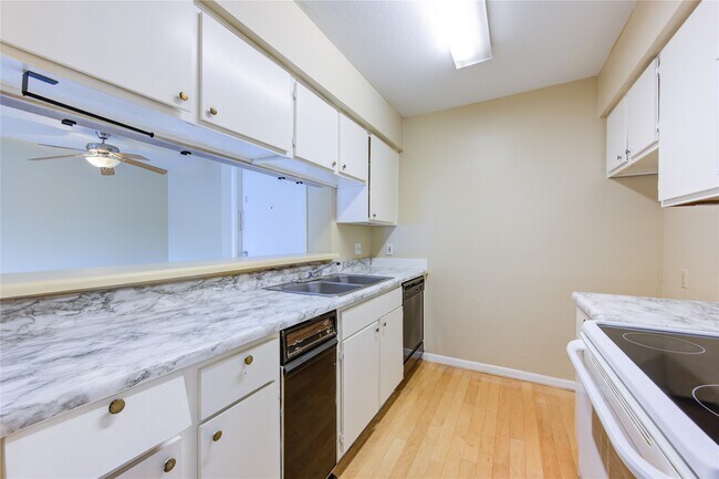 Photo - 3055 Walnut Bend Ln Unidad 21