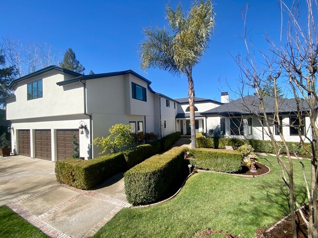 Building Photo - Stunning Estate Inside Gated Road with Pool & Game Room Available in Alamo!