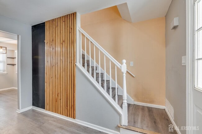 Photo - 45 Stratford Ln