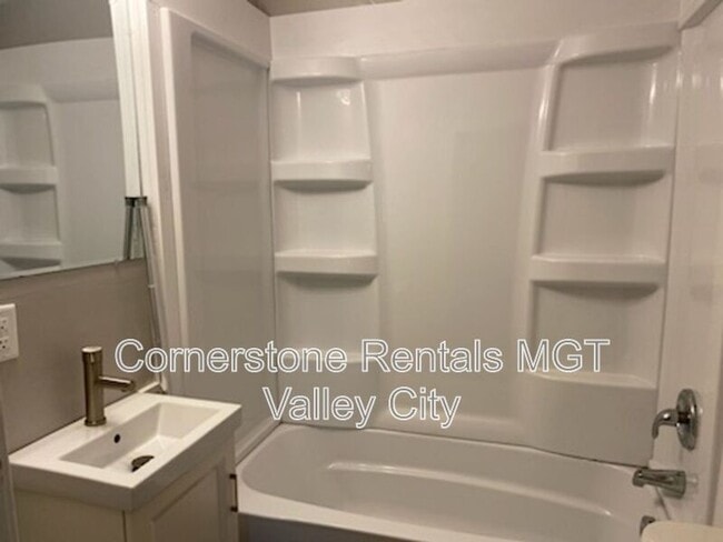 Photo - 208 5th Ave SW